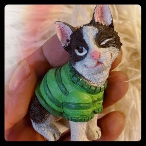 Kitty in a 💚 Green Sweater petite sculpture